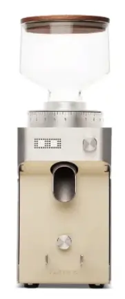 Kaffeemühle aus Chromstahl - von vorne. Bohnenbehaelter ohne Bohnen